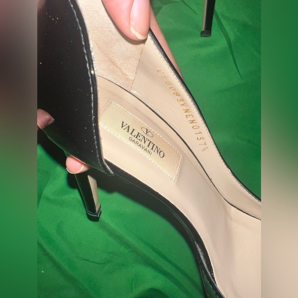 Elegant Black Patent Leather Valentino Heels with Bow size 37.5 - Picture 14 of 16